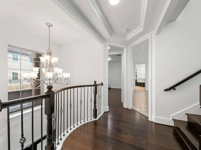908 Amelia St — Photo 14