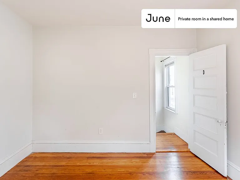 28 Charnwood Rd #D — Photo 2