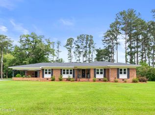 405 E Westbrook St, Wallace, NC 28466