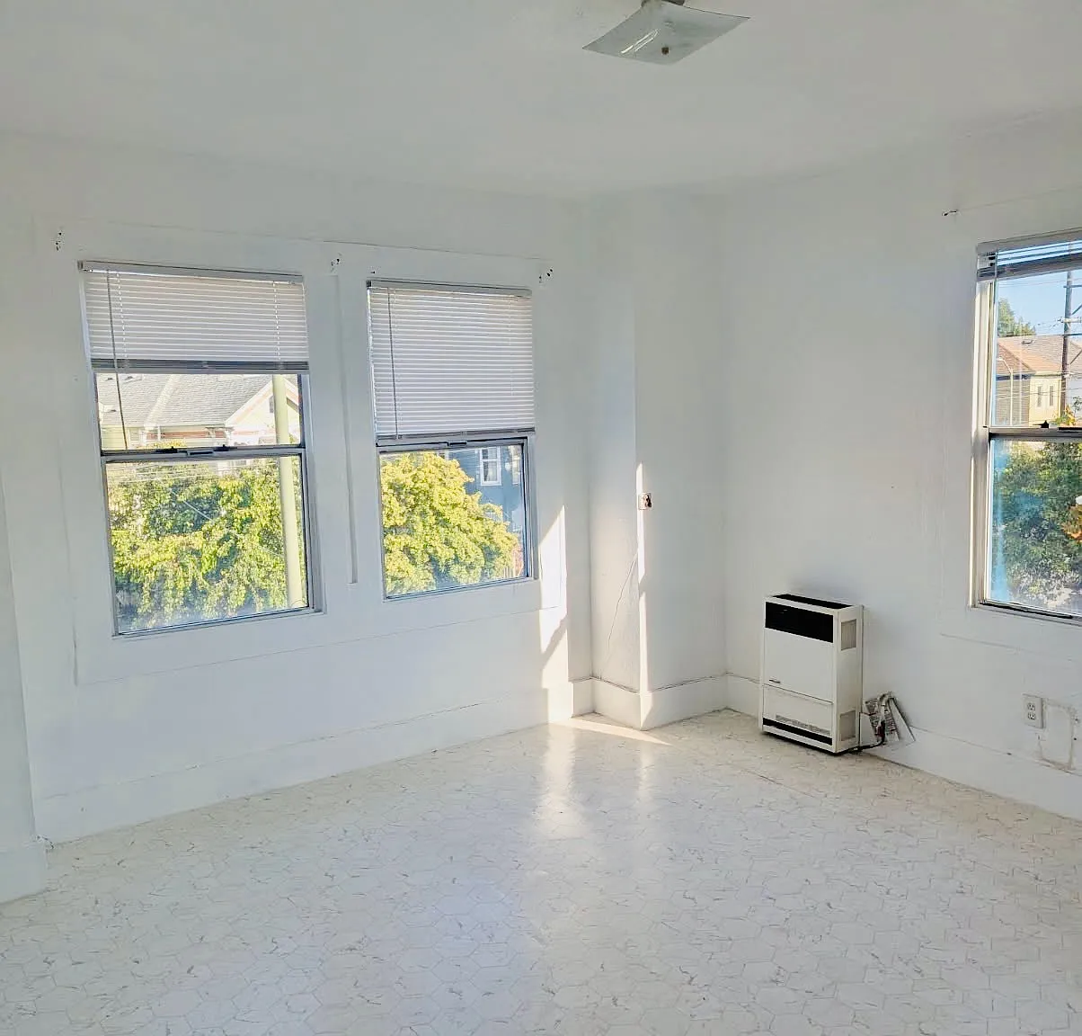 1321 Peralta St — Photo 2