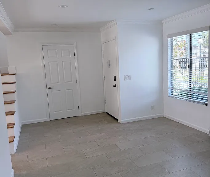 9250 Sunland Blvd #12 — Photo 4