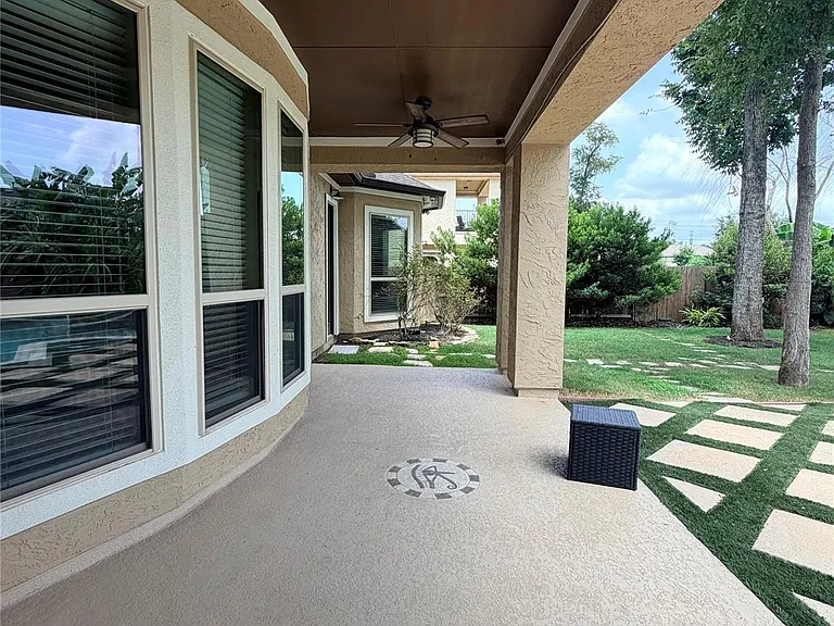 5423 Lachlan Springs Ln — Photo 36