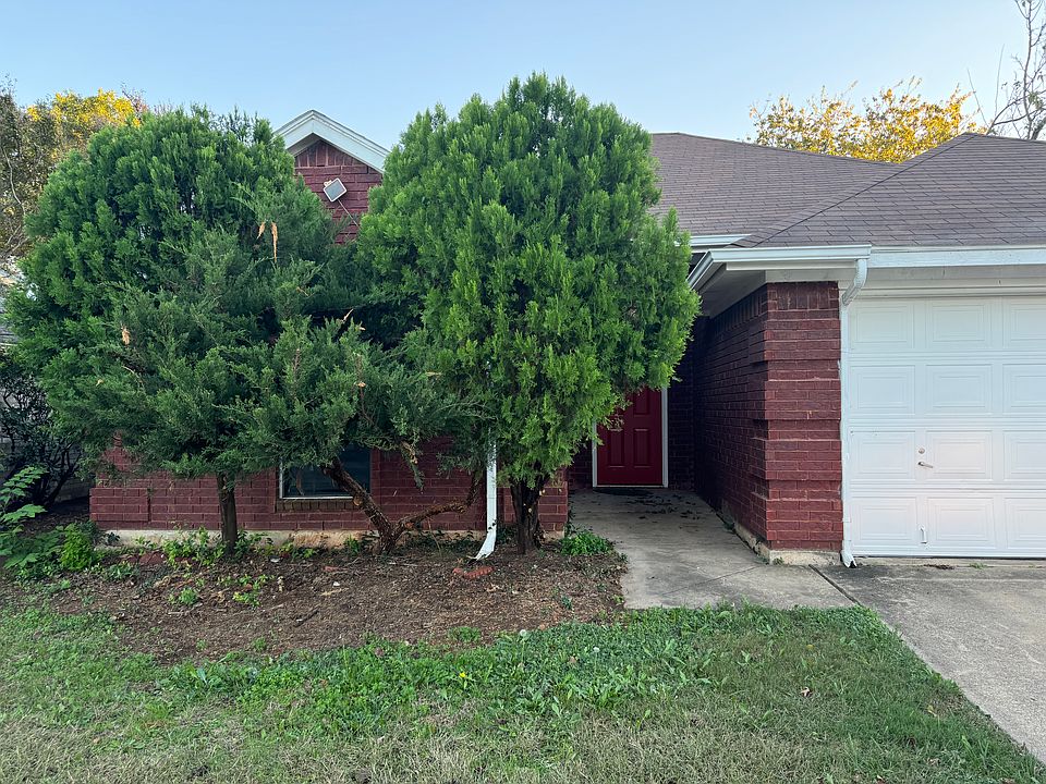 1st image of 1725 Lincolnshire Way