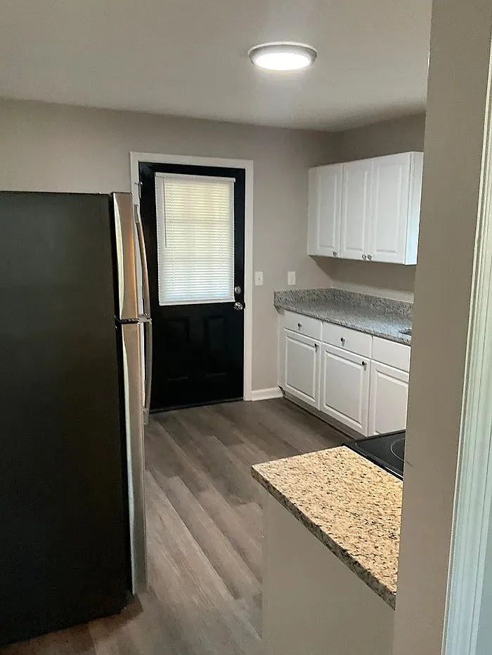 3 bed, 1.0 bath, 988 sqft, $1,415 — Photo 4