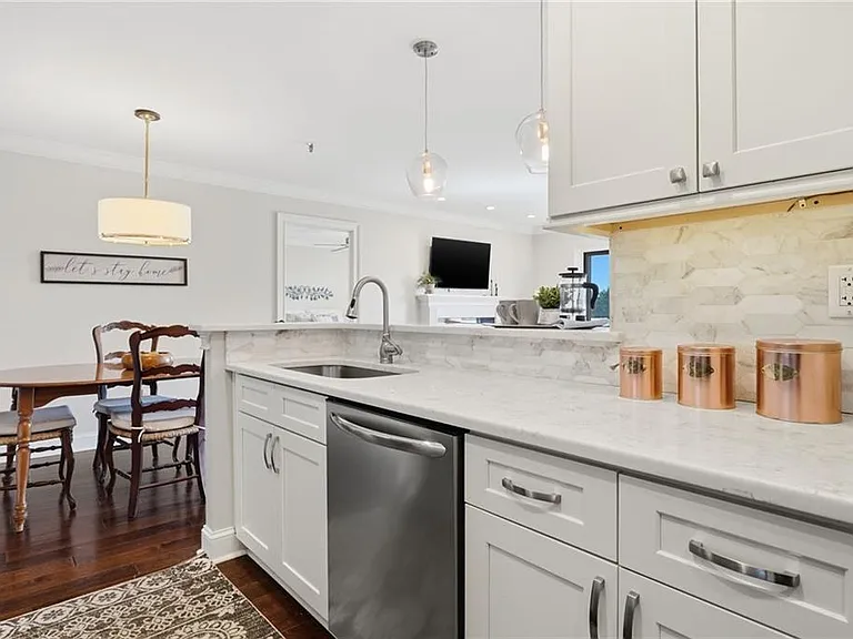 300 Johnson Ferry Rd #A803 — Photo 4
