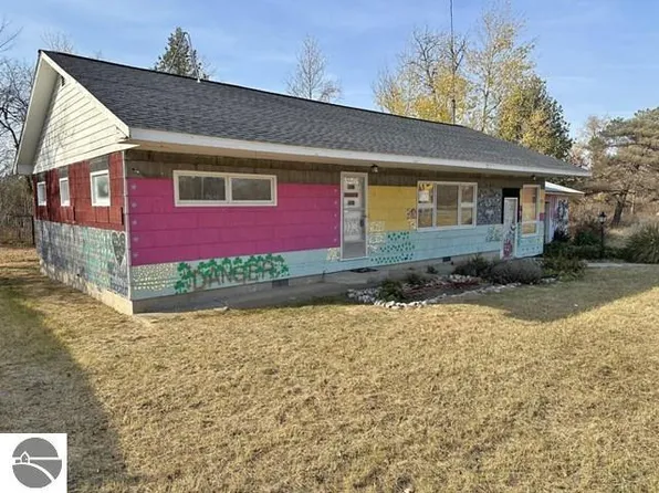 921 Old M #66, Kalkaska, MI 49646