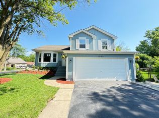 1098 Pear Tree Ln, Wheeling, IL 60090