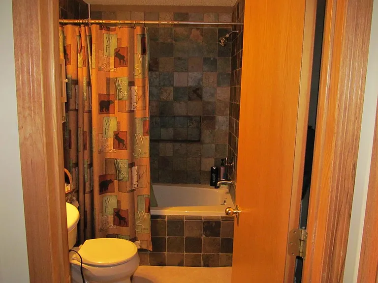 1048 Meadow St — Photo 10