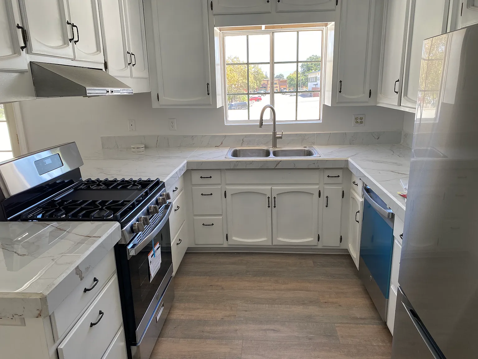 2 bed, 1140 sqft, $3,300 — Photo 2