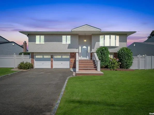 19 Dante Avenue, Hicksville, NY 11801