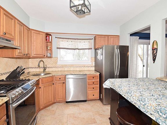 3rd image of 57 Carman Blvd