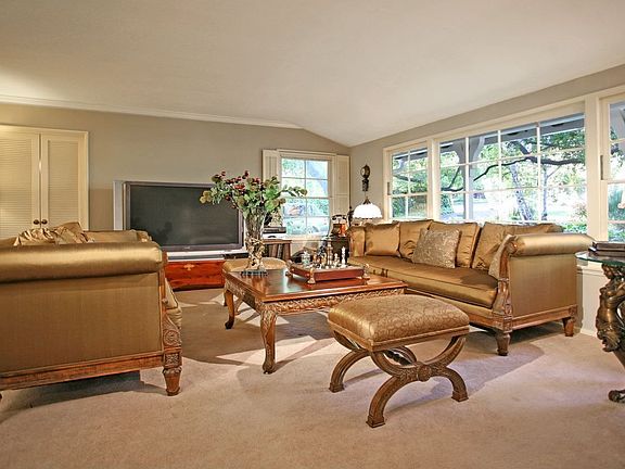 5th image of 940 Delinda Ln