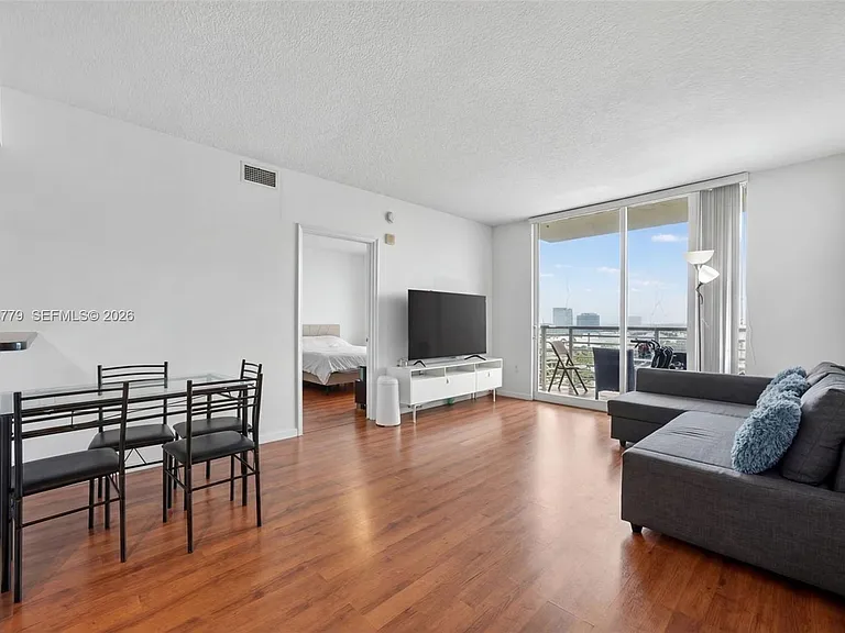 18800 NE 29th Ave #904 — Photo 2