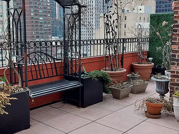 320 East 57th Street image 8 of 14