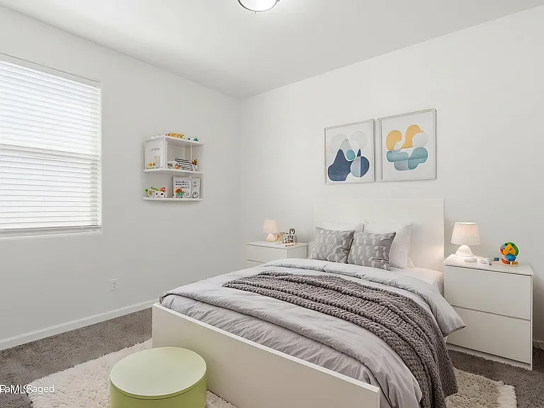 253 Farnborough St — Photo 10