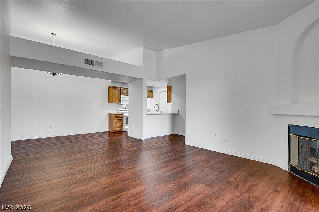 3 bed, 2.0 bath, 1134 sqft, $1,695 — Photo 4