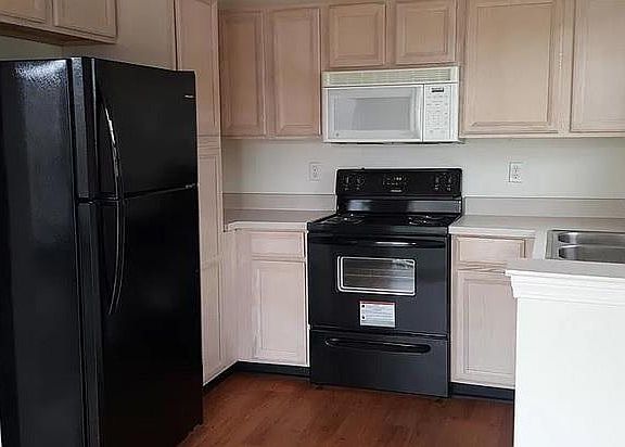5th image of 16513 Glenpointe Dr