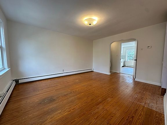 5th image of 310 Bloomfield St APT 3