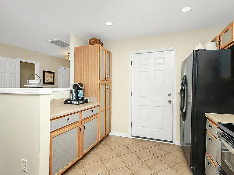 2292 Hanover Ct — Photo 11