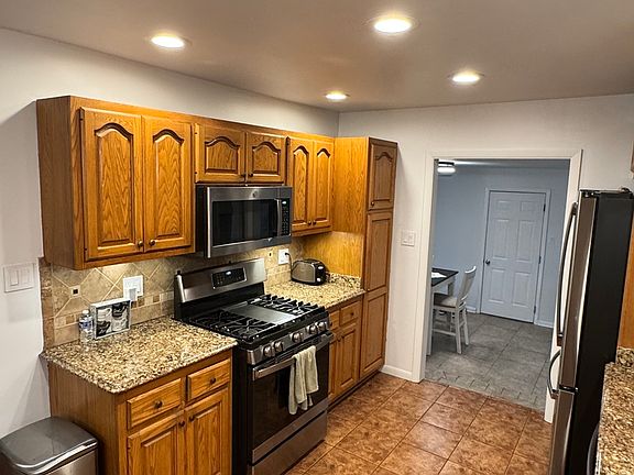 4th image of 205 W Wood St