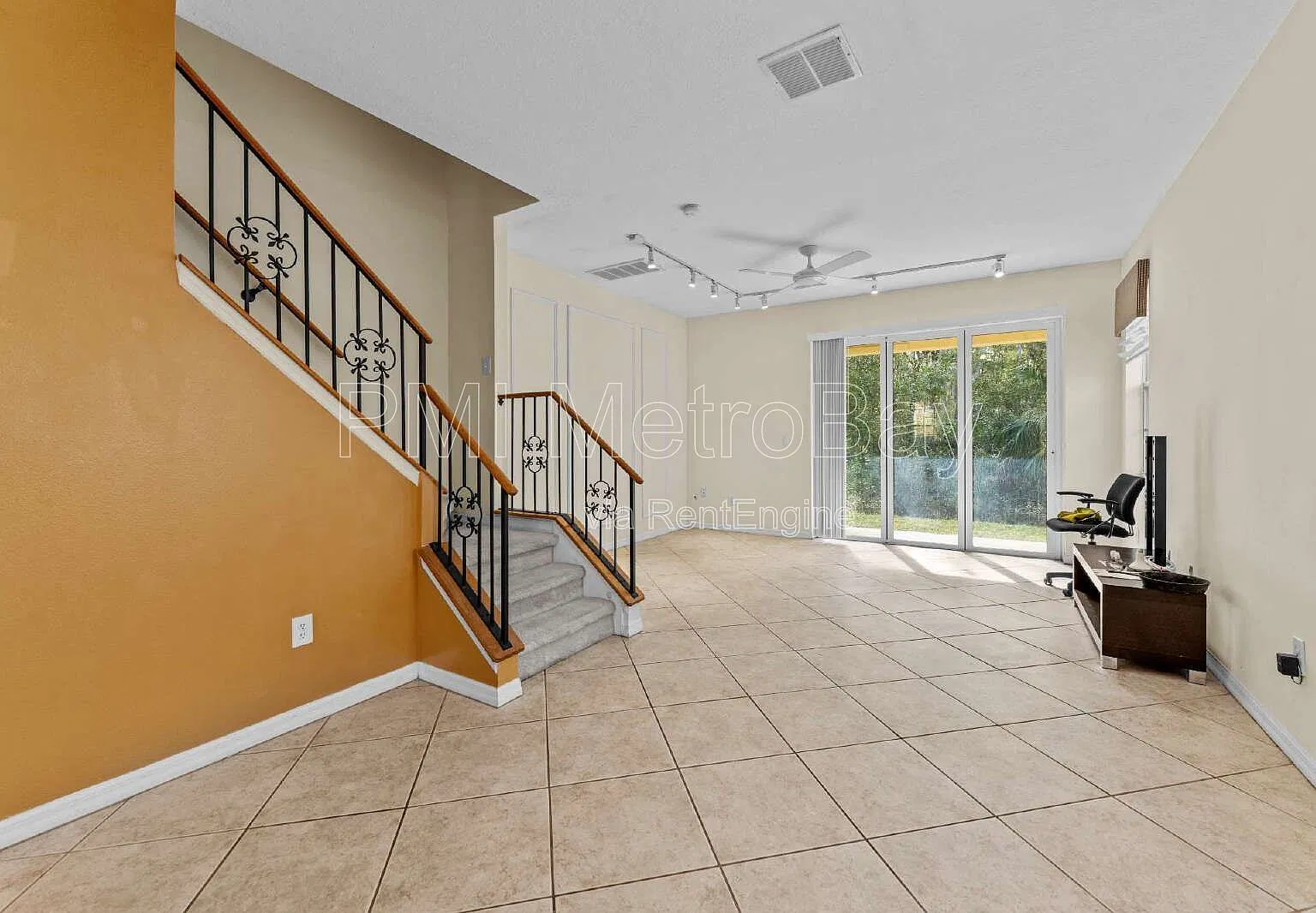 3 bed, 2.5 bath, 1464 sqft, $1,799 — Photo 3