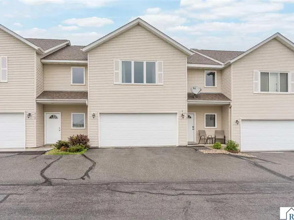 2142 Willow Trl, North Mankato, MN 56003