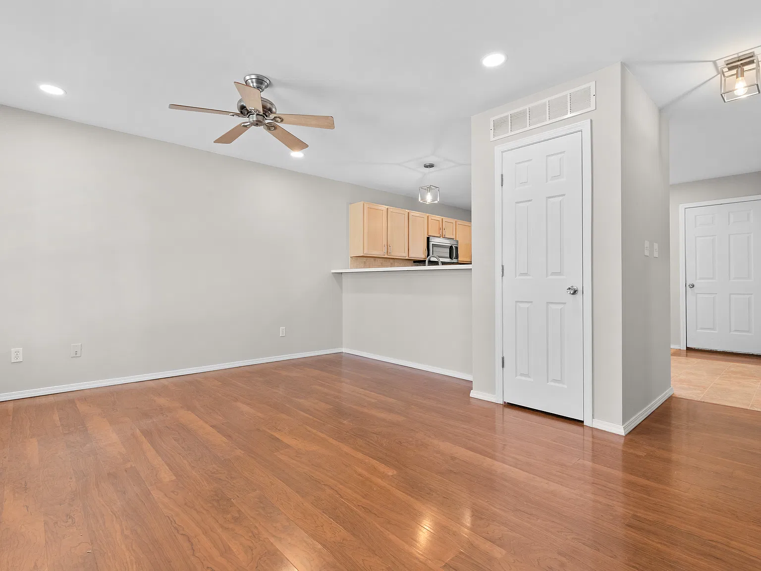 2 bed, 1260 sqft, $1,700 — Photo 3