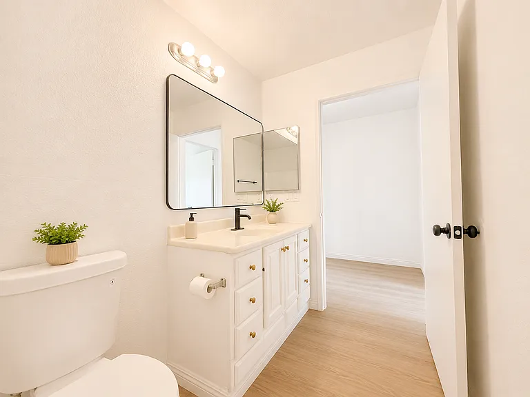 2545 Fairmount Ave #9 — Photo 8