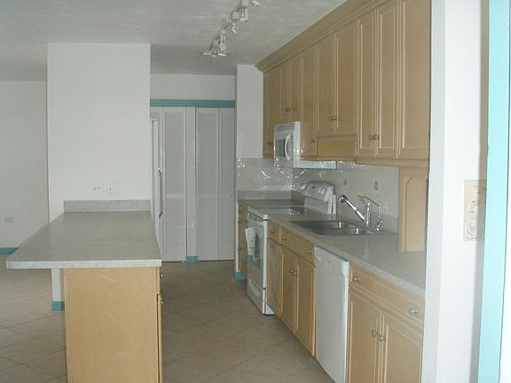3rd image of 119 Iroquois St