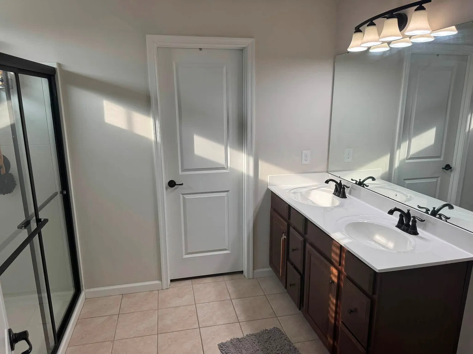 4 bed, 2880 sqft, $2,800 — Photo 2
