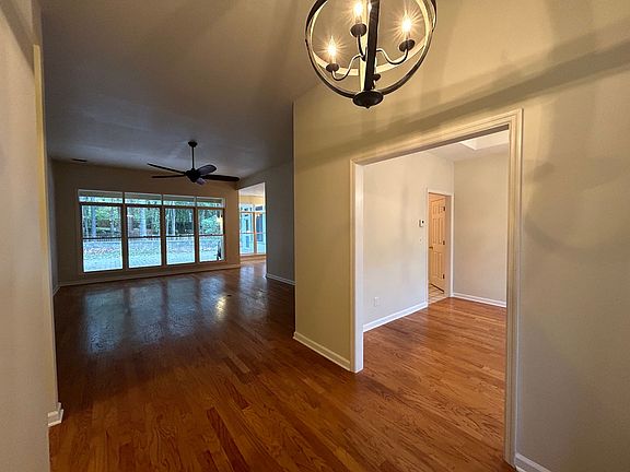 5th image of 807 Langdon Ln