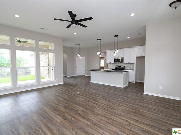 4th image of 209 Amberglow Ct