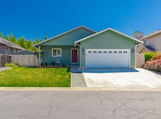 223 Cedar Brook Ln, Cave Junction, OR 97523