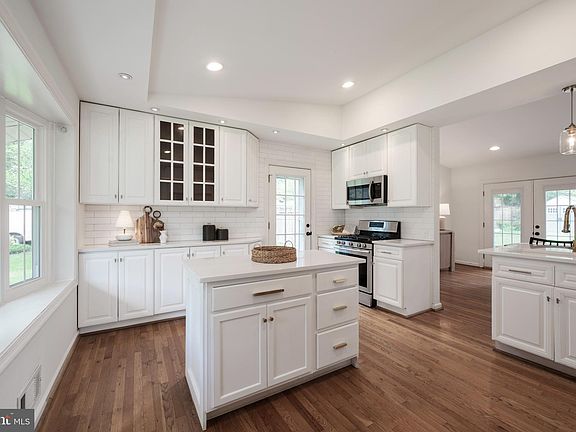 5th image of 8401 Ashwood Dr