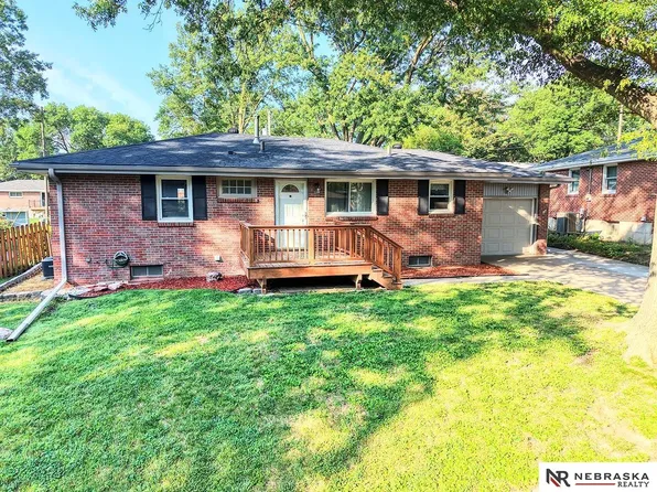 8013 Broadview Dr, Lincoln, NE 68505