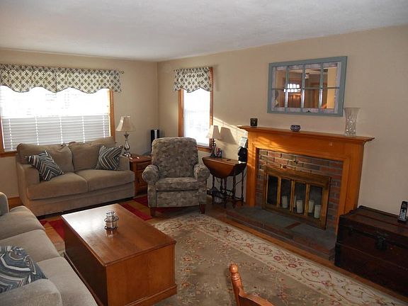 2nd image of 19 Nichols Ave