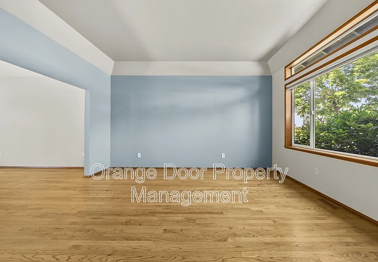 5204 Ridge Dr NE — Photo 21
