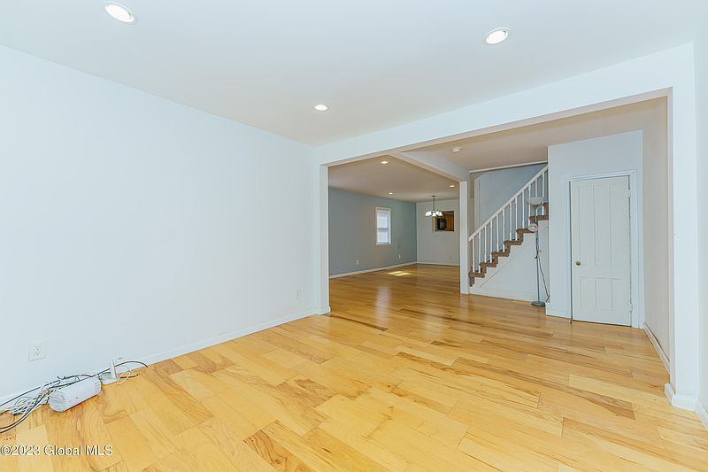 5th image of 1073 Palmer Avenue