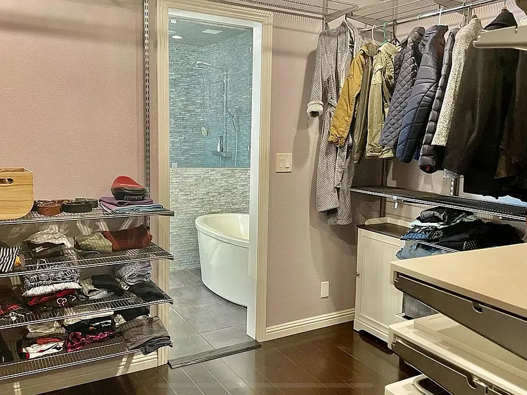 Walk in closet