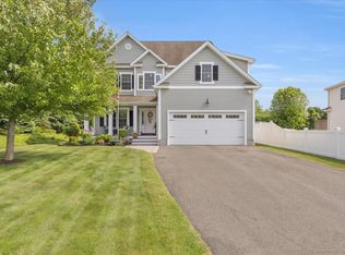 1 Fieldstone Ln, Southington, CT 06489