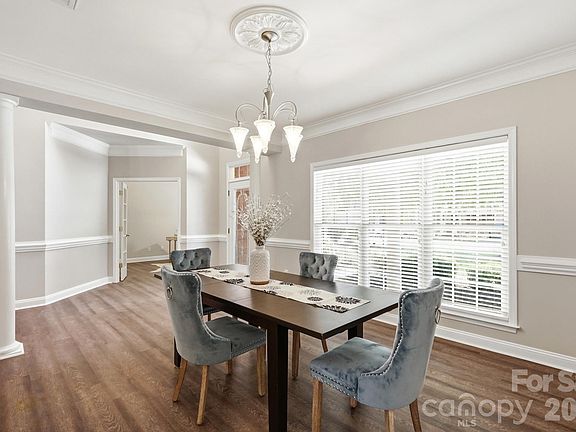 5th image of 208 Harris Farm Rd