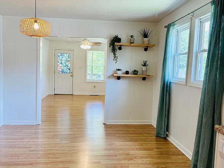 808 Hibner Ave — Photo 2