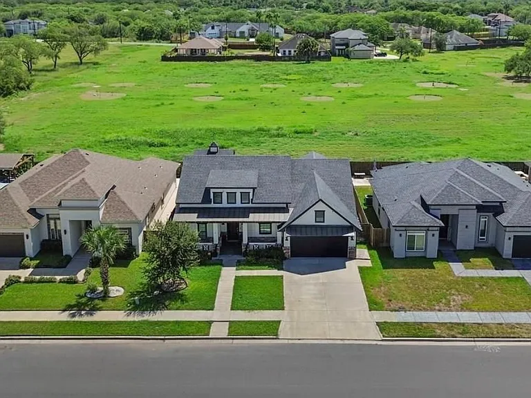 7228 Dominica Dr — Photo 2
