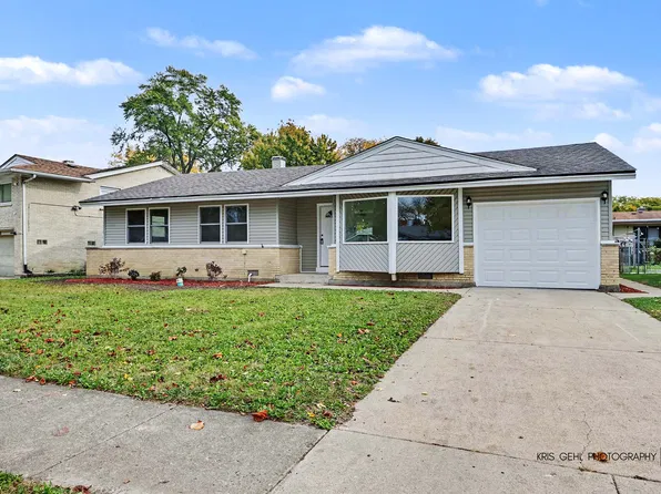 27 Evergreen St, Elk Grove Village, IL 60007