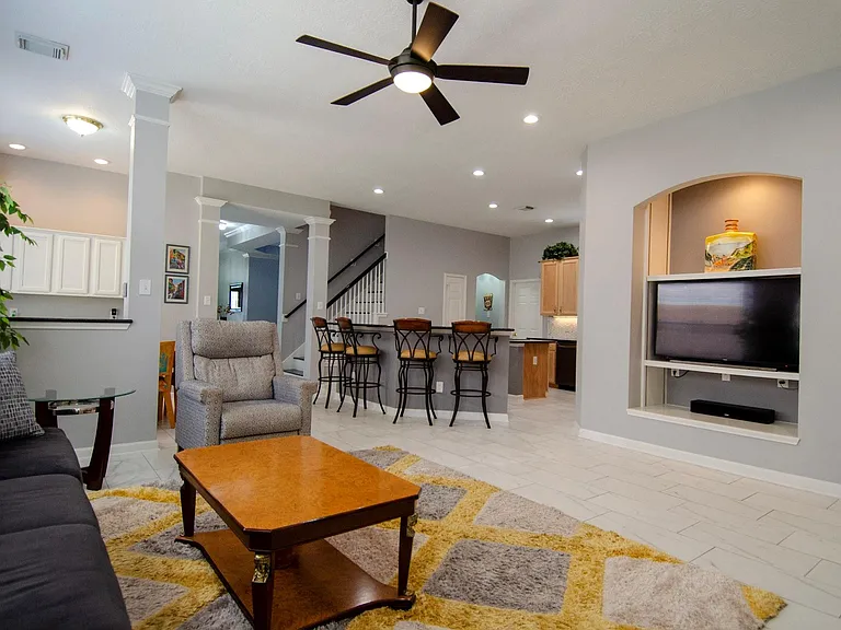 1211 Campton Ct — Photo 8