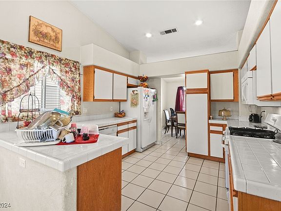 5th image of 2571 Fort Lauderdale Dr