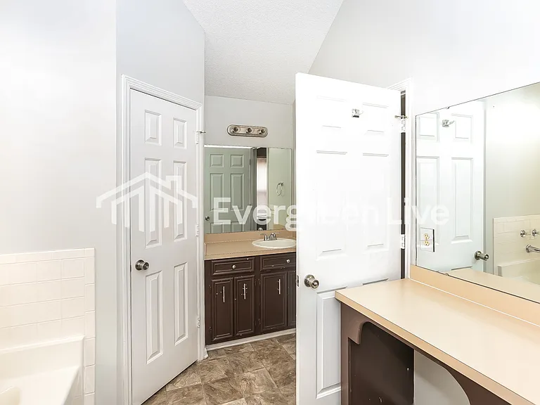 133 Shadeland Cir — Photo 6