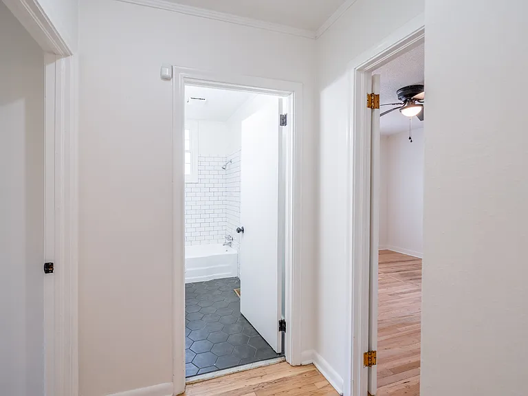 706 E Pinetree Blvd — Photo 37