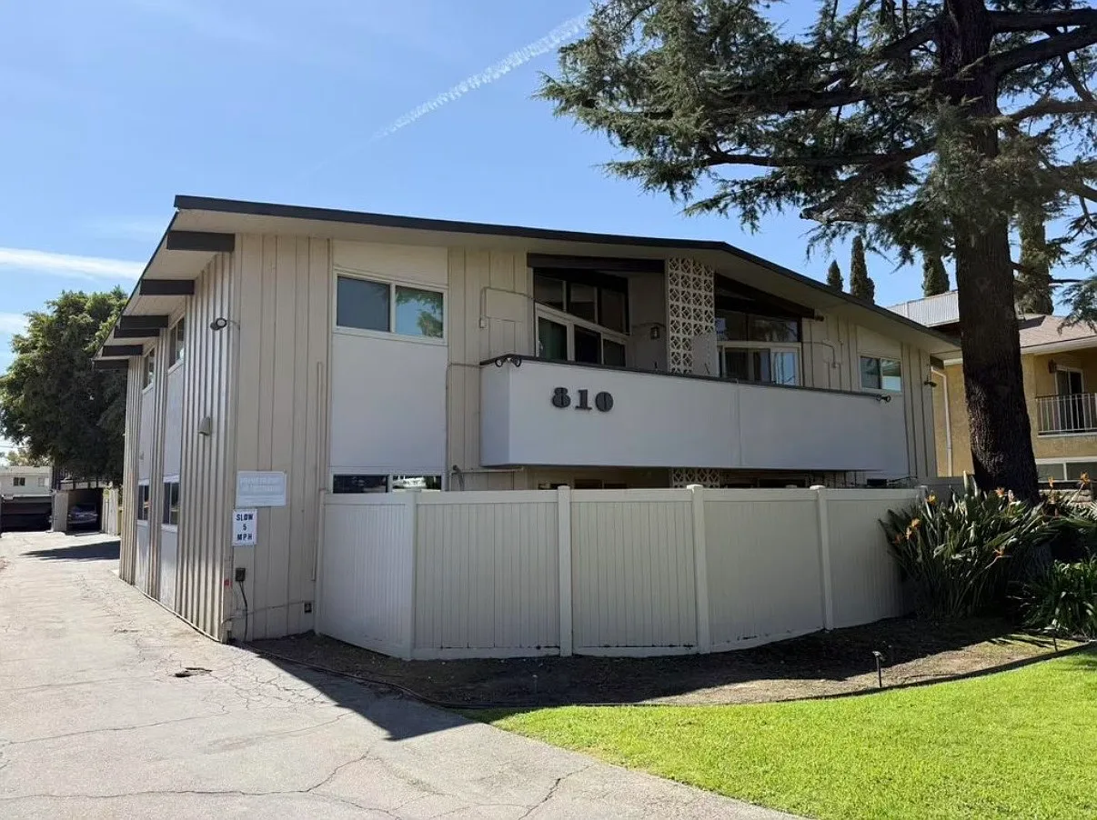 1 bed, 700 sqft, $1,950 — Photo 3