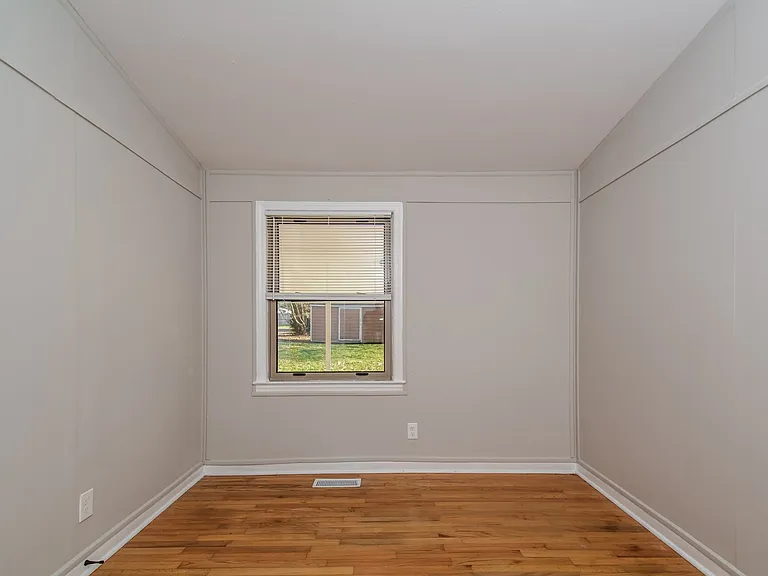 1523753_025_bedroom_13403346.jpg
